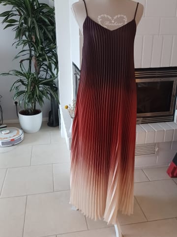 Banana Republic Plisseekleid in Dunkelbraun/ Rot