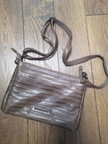 FREDs BRUDER Leder-Umhängetasche "Gürteltier" in Braun - (B)28 x (H)22 x (T)3,5 cm