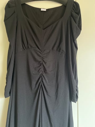 LASCANA Midikleid in schwarz
