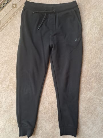 4F Sweathose in Schwarz