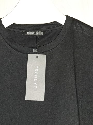 trendyol Shirt in Schwarz