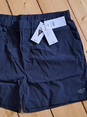 4F Funktionsshorts in Schwarz