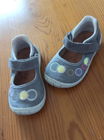kmins Spangenballerinas in Grau