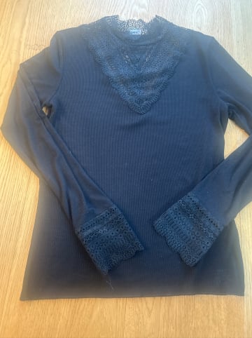 ONLY Longsleeve "Tilde" in Schwarz