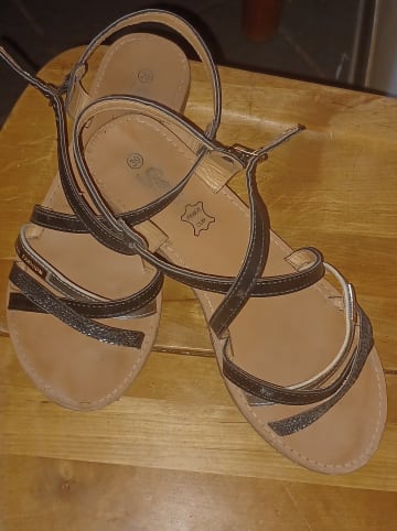 Suredelle Sandalen in Schwarz