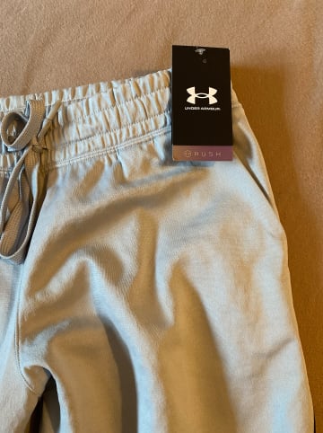 Under Armour Sweathose in Hellgrau