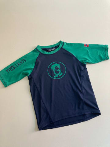 Trollkids Badeshirt "Kvalvika" in Grün/ Dunkelblau