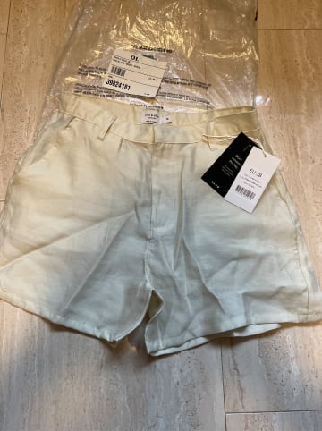NA-KD Shorts in Creme