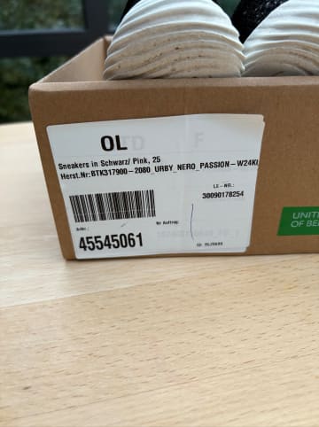 Benetton Sneakers in Schwarz/ Pink