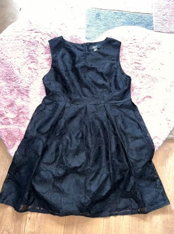 Iska Kleid in Schwarz