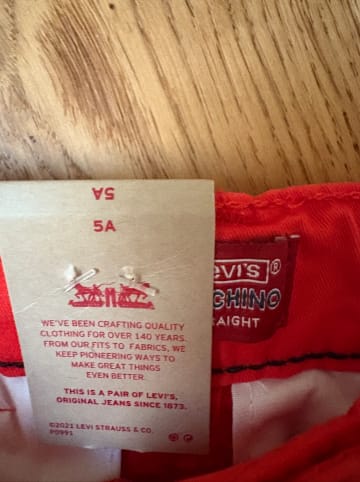 Levi's Kids Chinoshorts in Rot