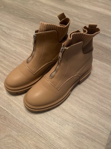 C'M Boots in Camel
