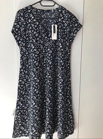 Someday Kleid "Qaskiya" in Dunkelblau/ Weiß