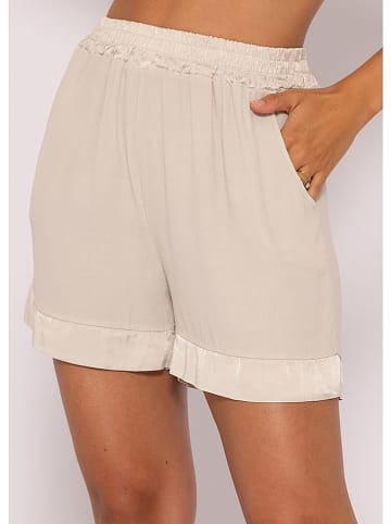 SASSYCLASSY Shorts in Creme