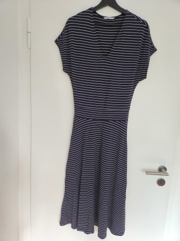 TATUUM Kleid in Dunkelblau/ Weiß