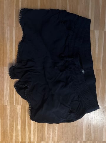 Sublevel Shorts in Schwarz