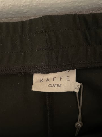 KAFFE curve Hose in Schwarz