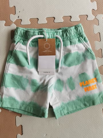 name it Shorts in Grün/ Weiß