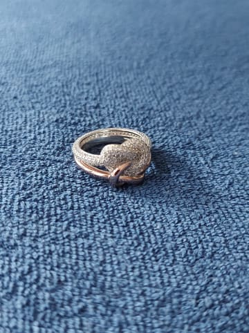 Les Petites Précieuses Rosévergold. Ring mit Edelsteinen
