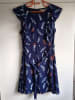 Yumi Kleid in Dunkelblau/ Bunt