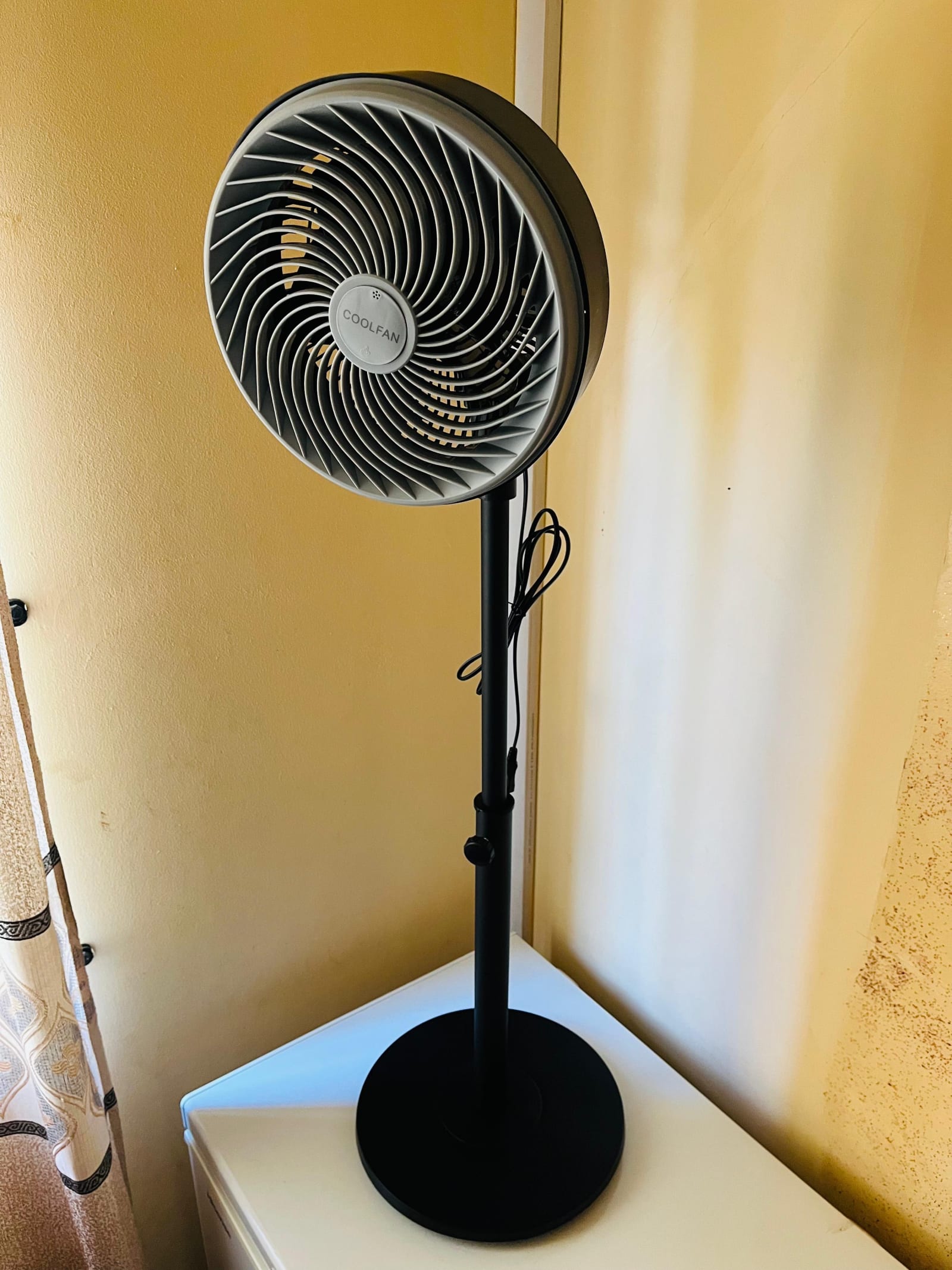Cool fan stand et mur