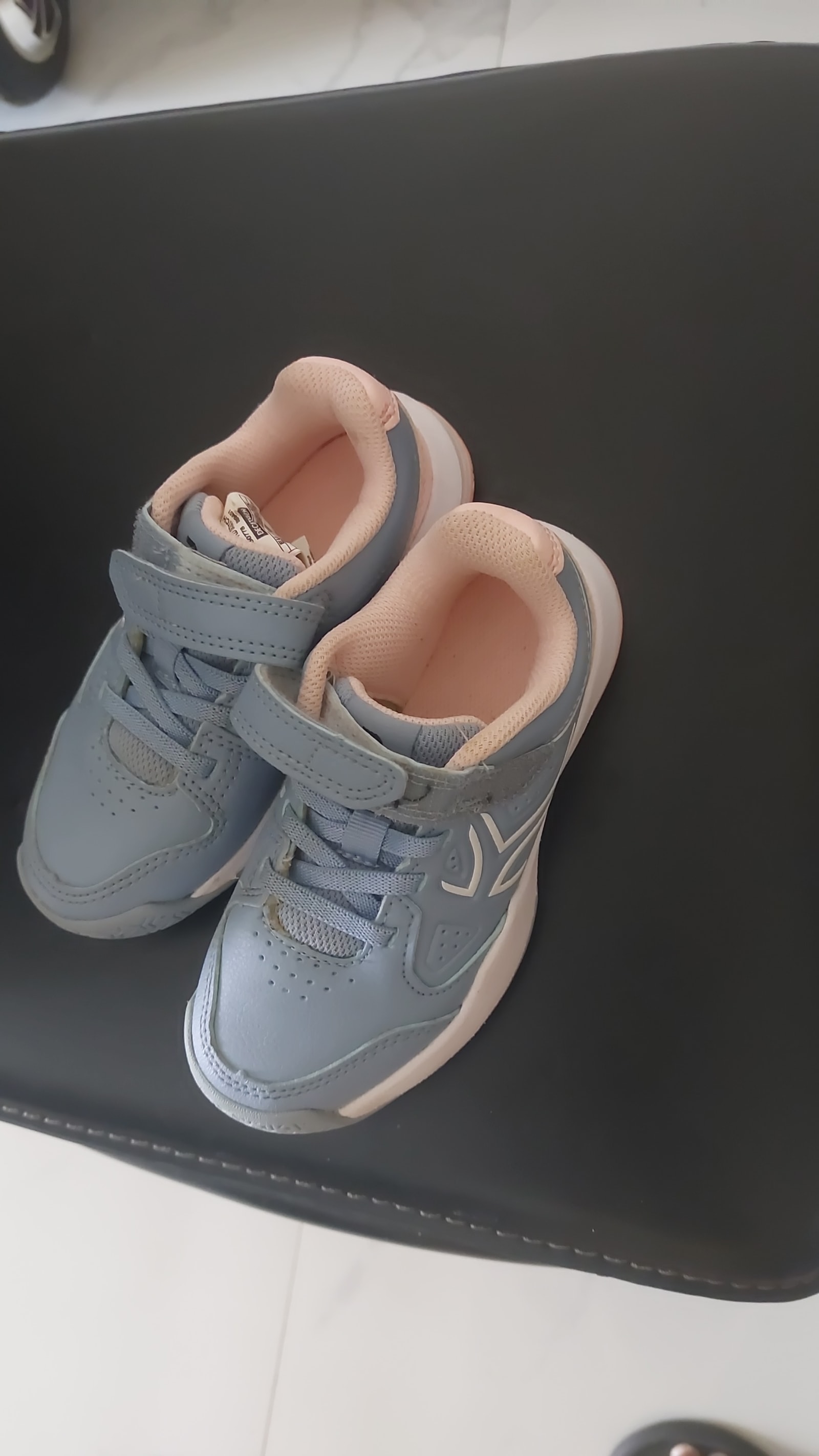 Chaussures décathlon réunion porté une seule fois, taille 28 à Rs1200
