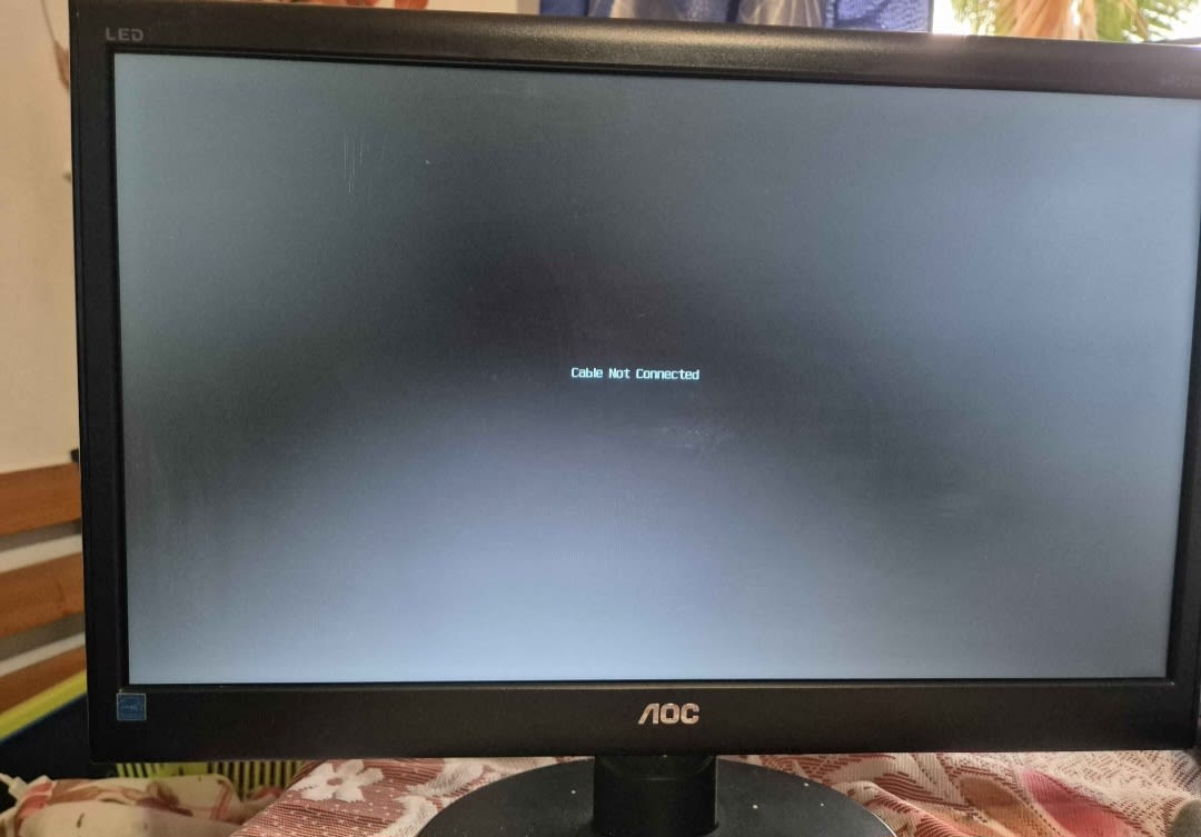 Ecran fonctionnel avec cable d'alimentation de la marque AOC led