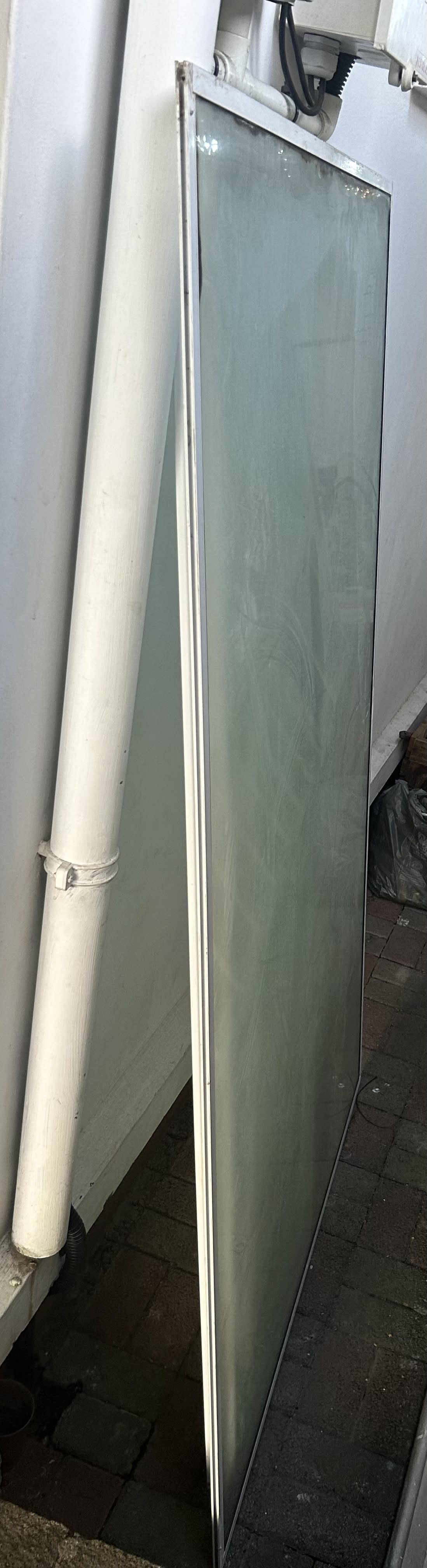 Shower screen