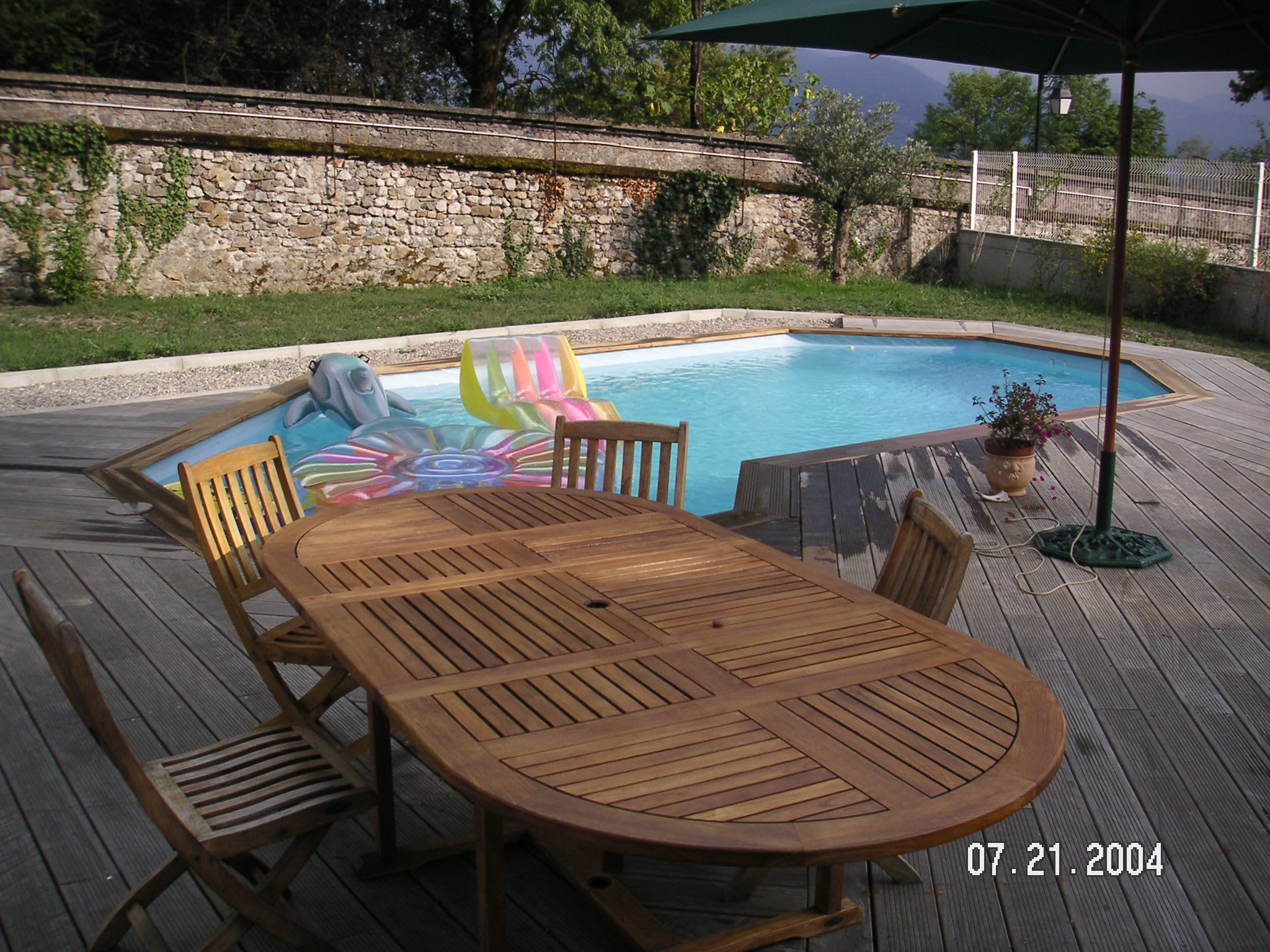 Installation complète de piscine avec équipements