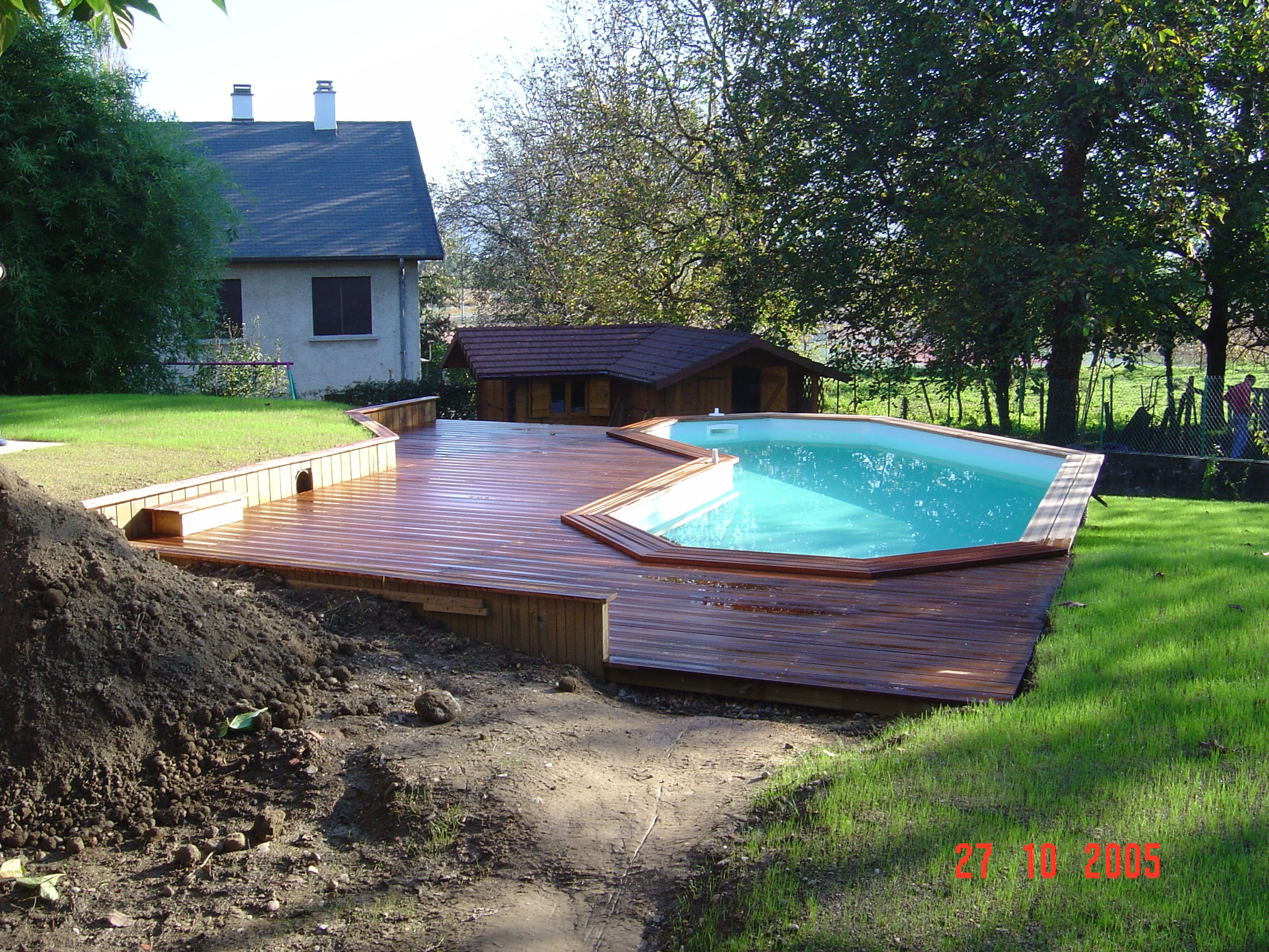 Deck en bois sur mesure pour piscine