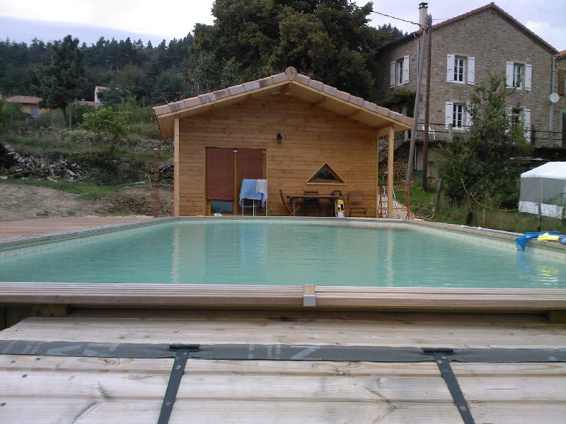 Piscine avec système de chauffage intégré