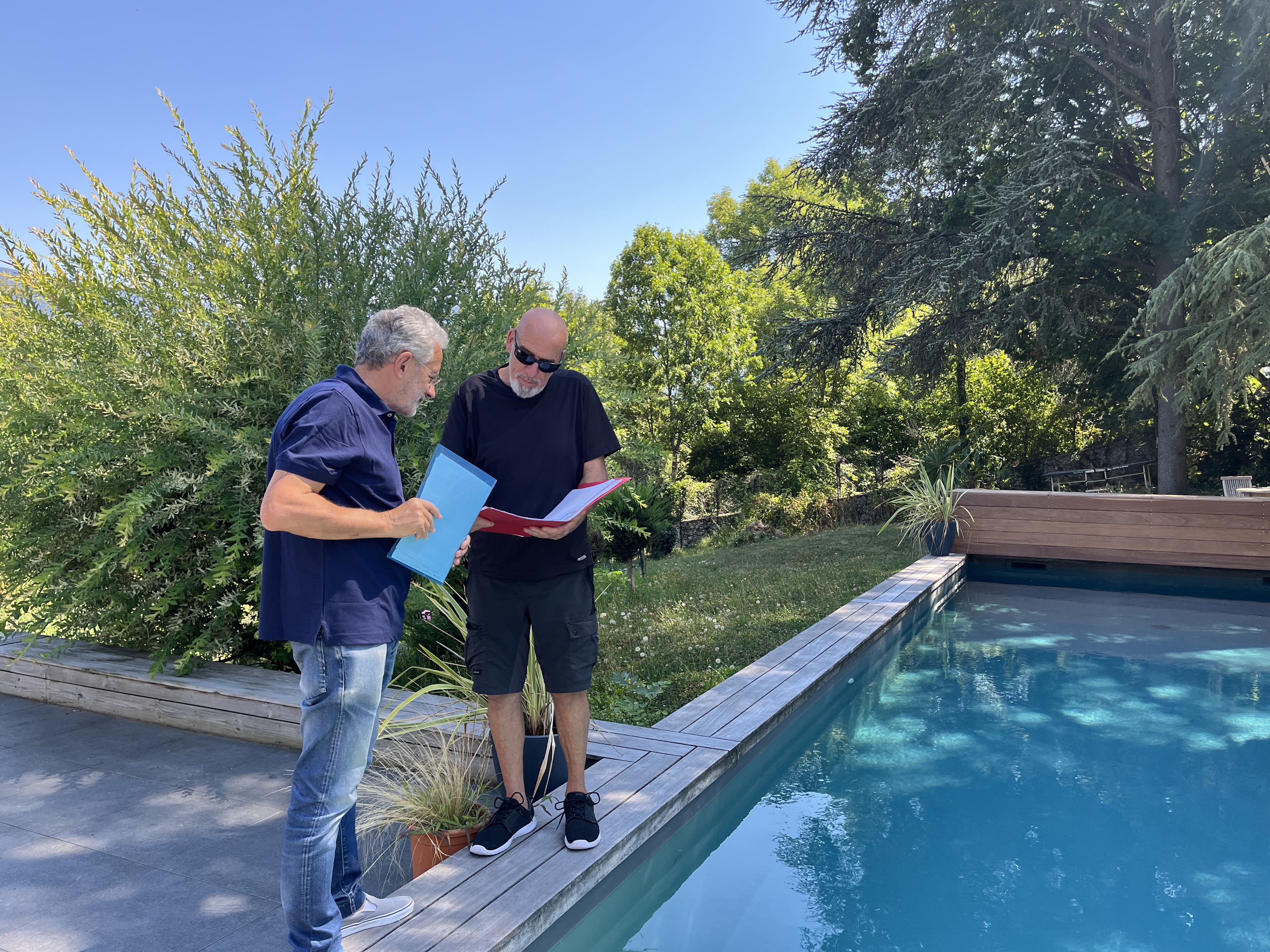 Installation de système de filtration pour piscine