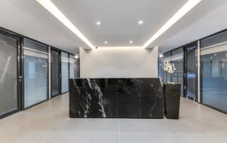 Un centre d'affaires moderne et équipé pour votre entreprise.