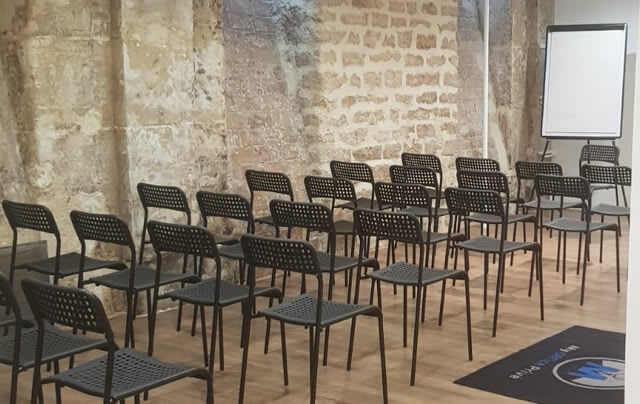 Ce business center entièrement équipé saura vous épauler dans votre activité.
