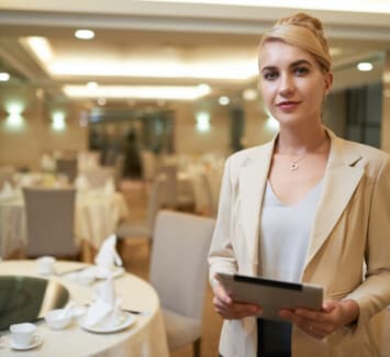 En devenant organisateur de mariages il faut savoir comment faire plaisir à ses clients mais aussi à soi-même.