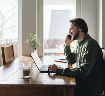 Le télétravail peut être énergivore, tous nos conseils pour faire baisser sa consommation et sa facture d'énergie.