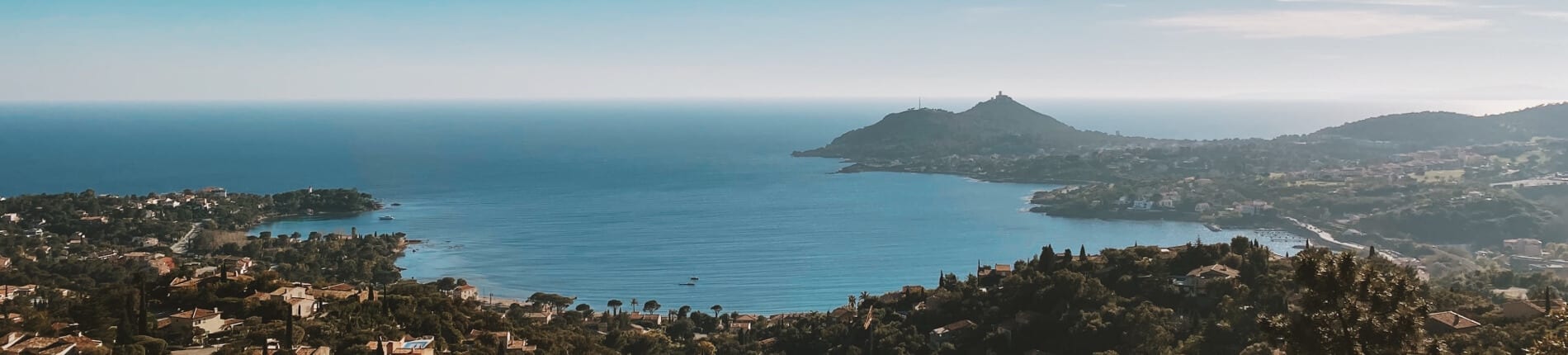 Implantez votre siège social à coté de la Méditerranée grâce à la domiciliation à Saint-Raphaël.