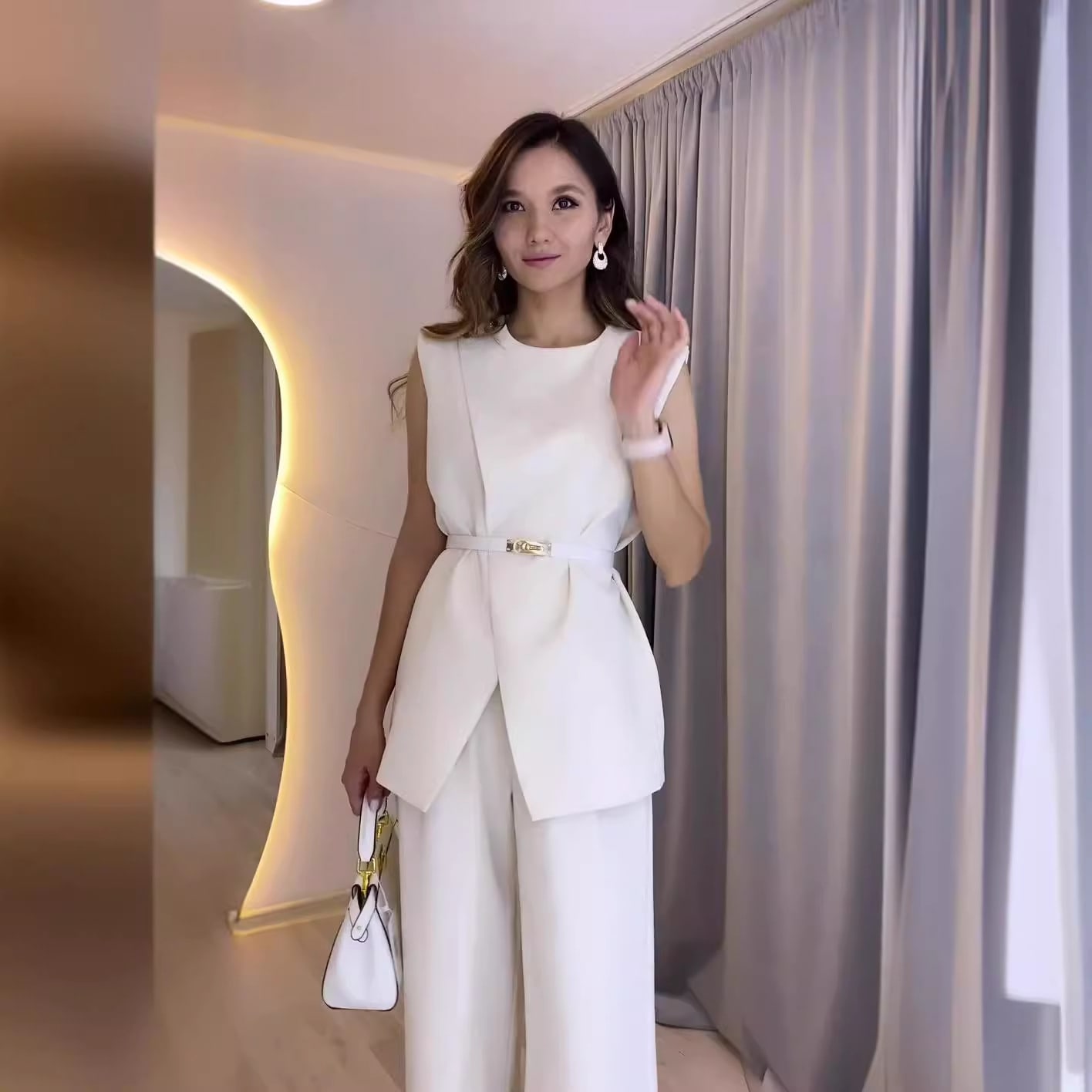 Solid Color Round Neck Sleeveless Top High Waist Wide Leg Pants Two-piece Set view 3