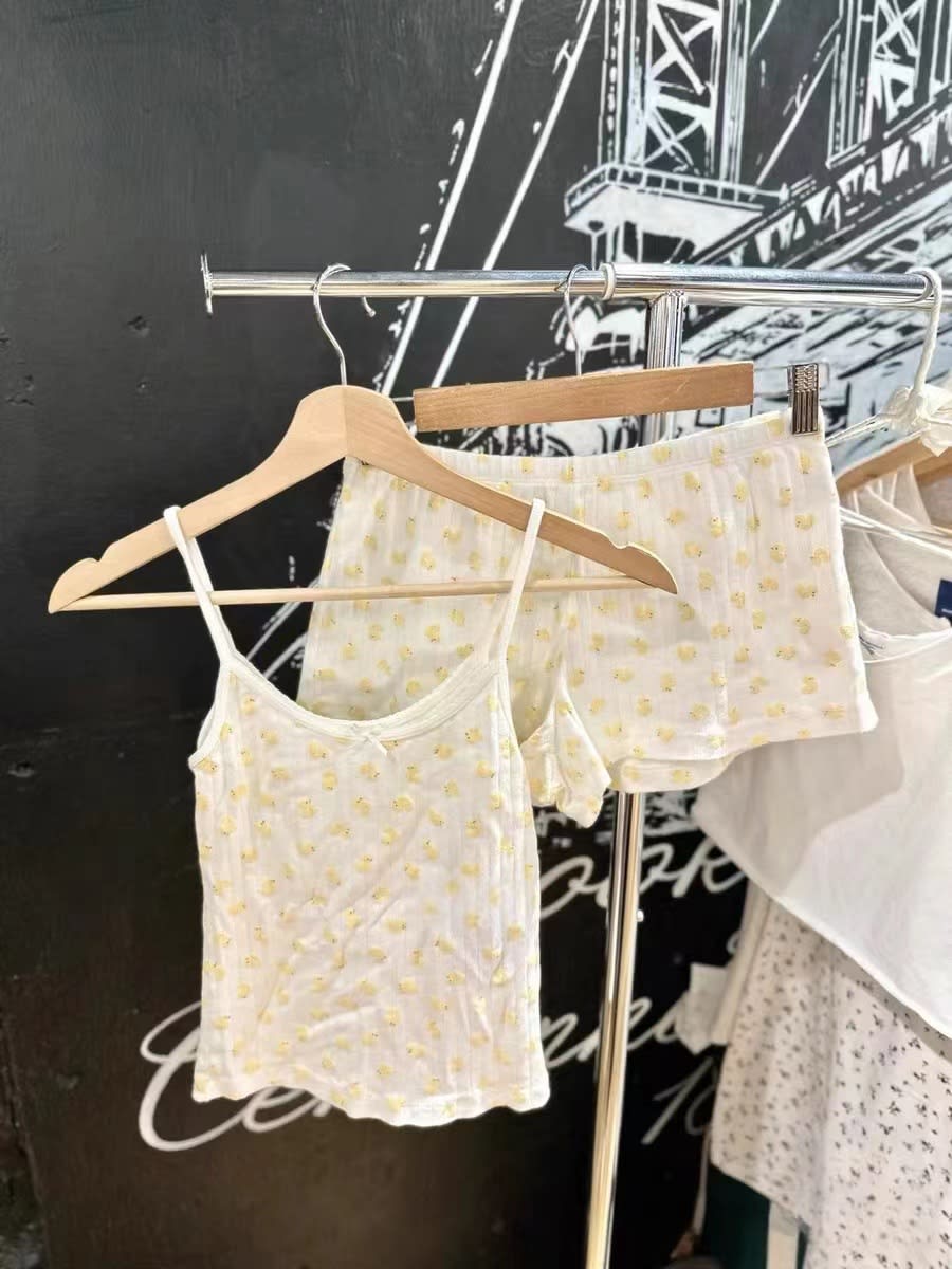 BM Style American Hollow Small Yellow Duck Suspender Shorts Suit view 8