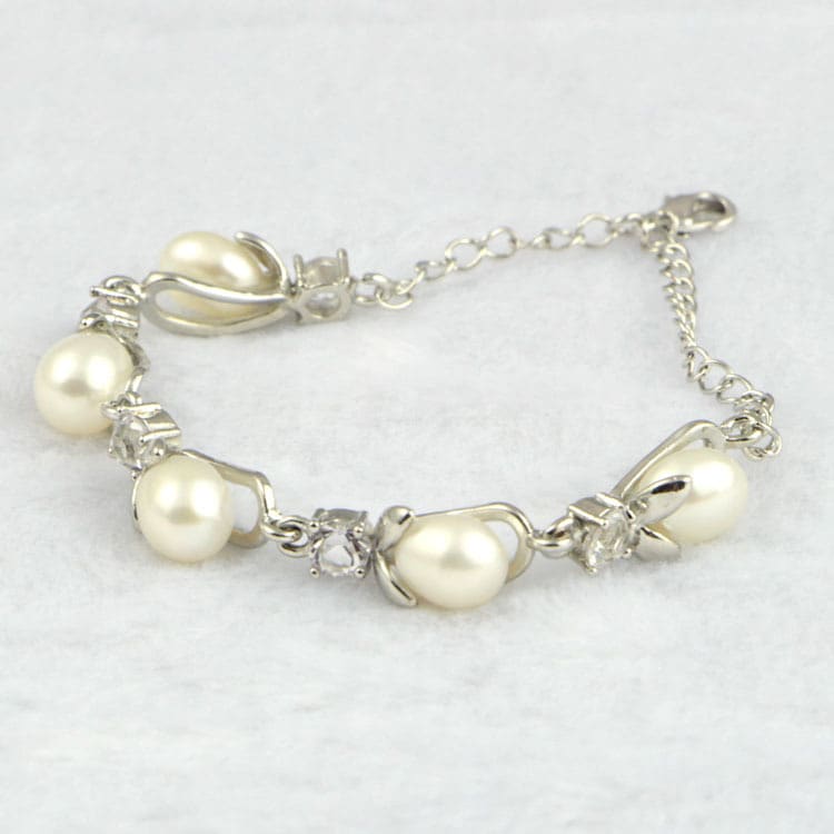 Freshwater pearl bracelet view 4