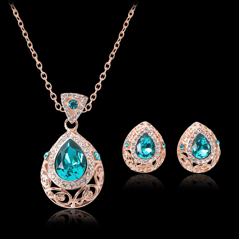 Hollow pattern jewelry set view 3