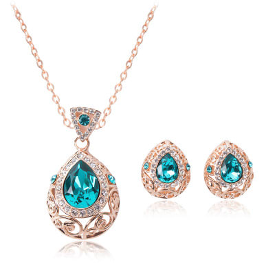 Hollow pattern jewelry set view 1