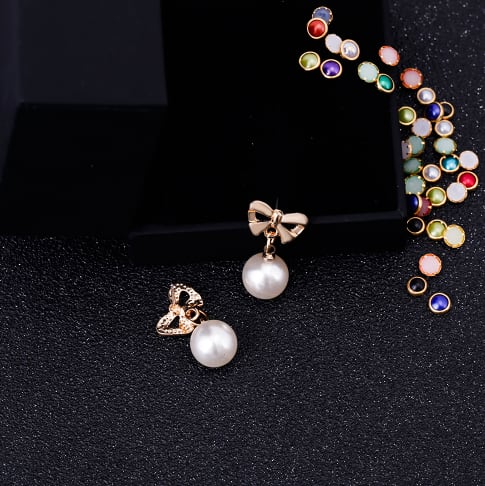 Hypoallergenic Heart-shaped Zircon Earrings Women's Bow Pearl Earrings view 1