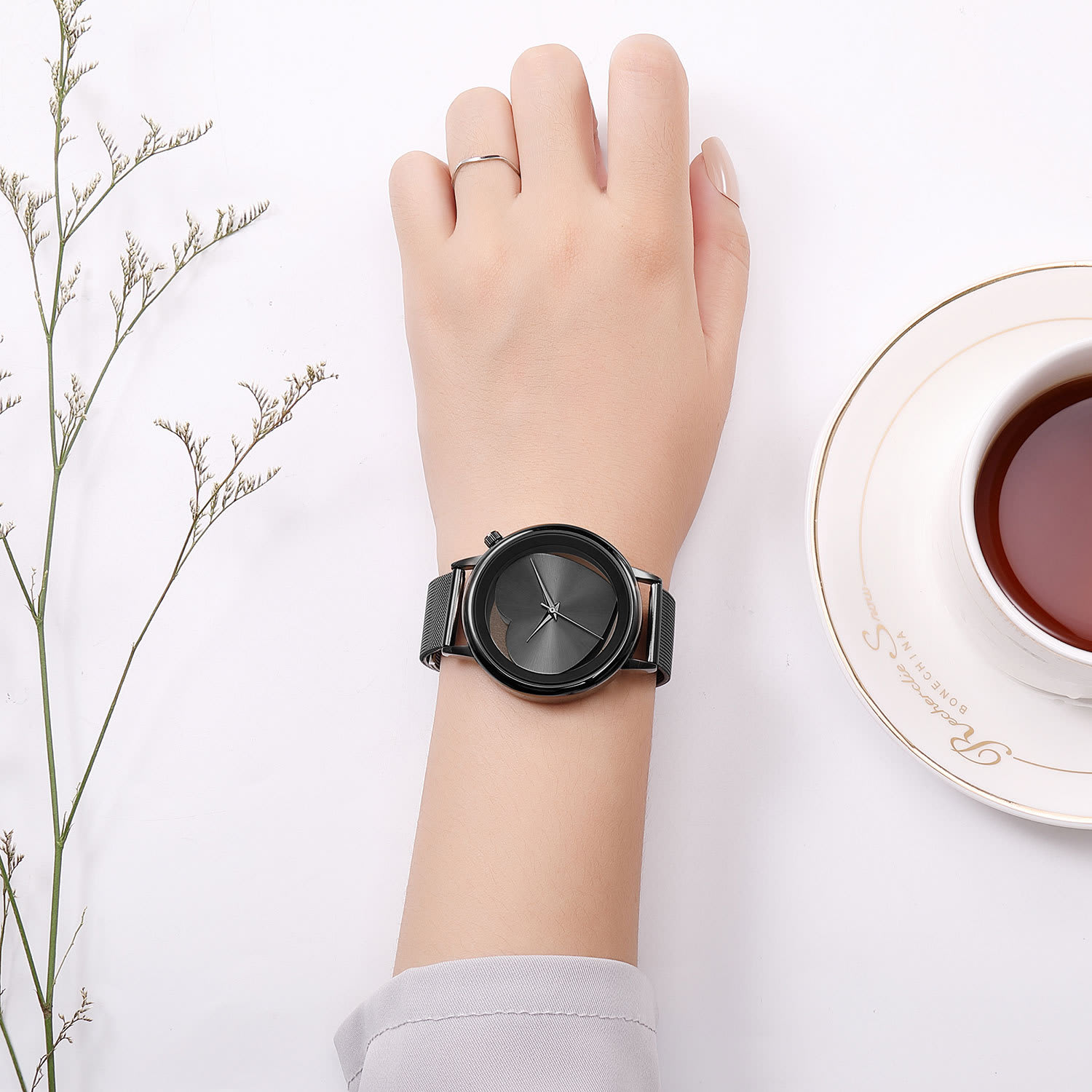 Female watch hollow female table view 9