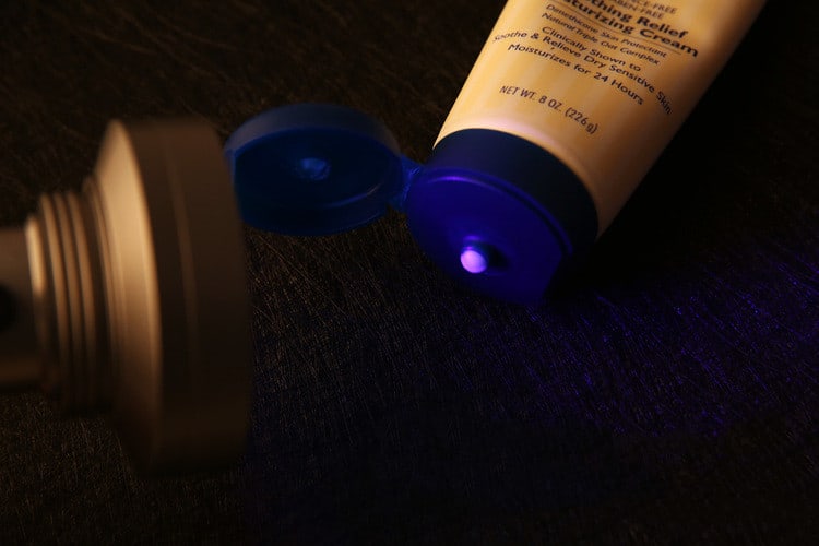 Violet fluorescent agent detection flashlight view 4