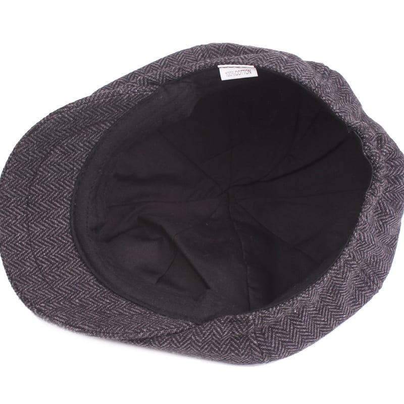 Casual and versatile beret view 3