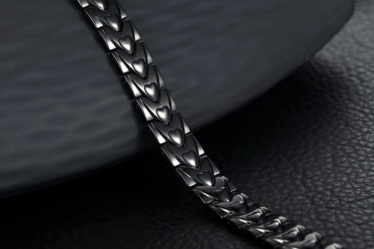 Heart-shaped magnet titanium steel bracelet view 2