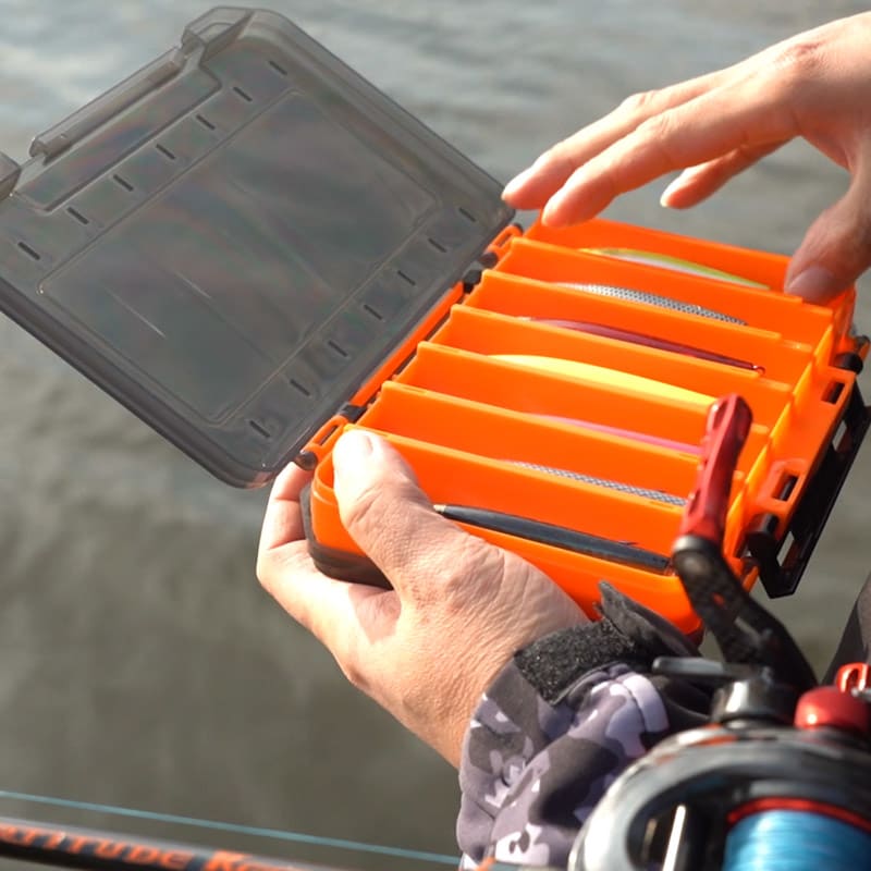 Multifunctional double-layer bait storage box view 16