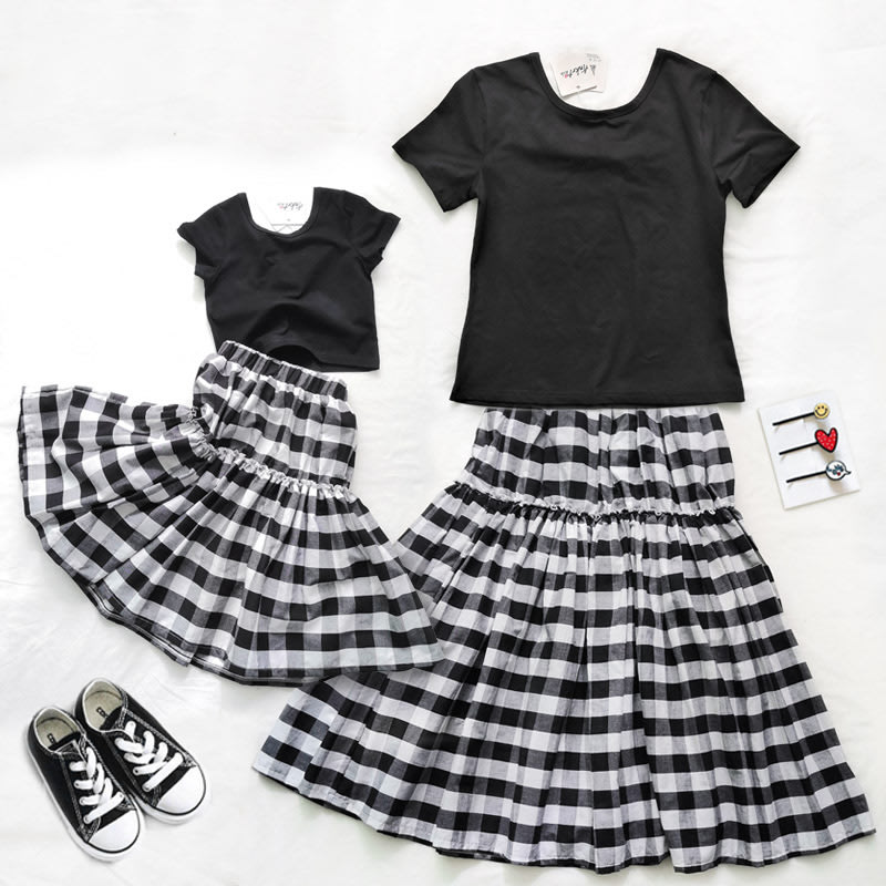 Two-piece half skirt view 6