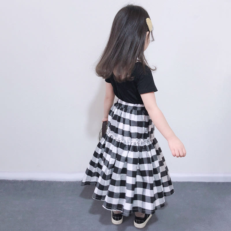Two-piece half skirt view 2